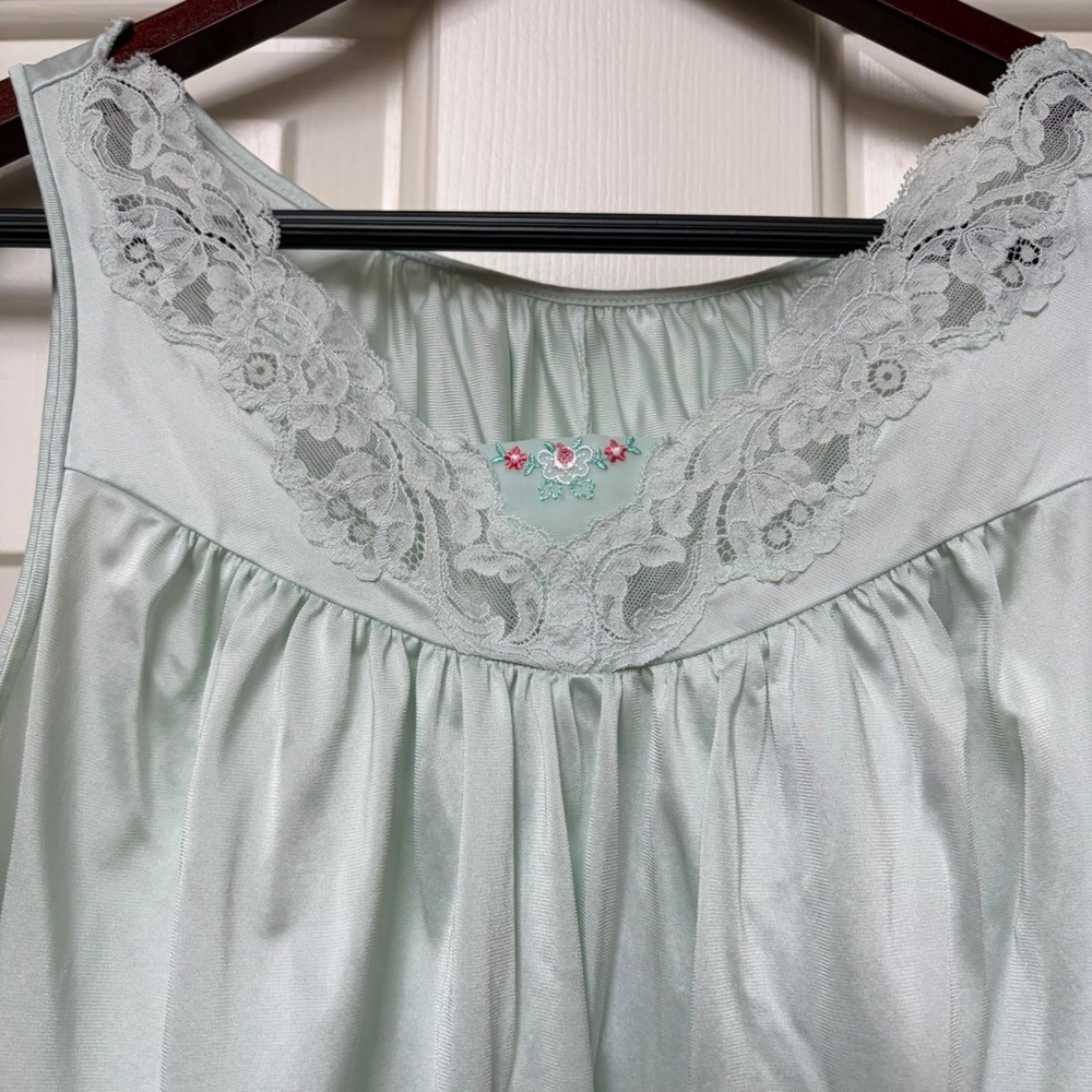 Shadowline Vintage Mint Green Lace Trim Floral Embroidered Nylon Nightgown Small - Picture 2 of 8